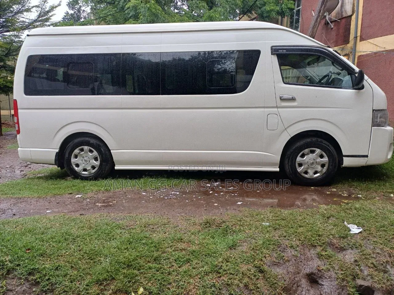 Toyota HiAce 2016 White