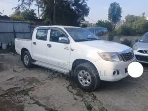 Toyota Hilux 2011 White