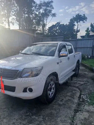 Toyota Hilux 2011 White