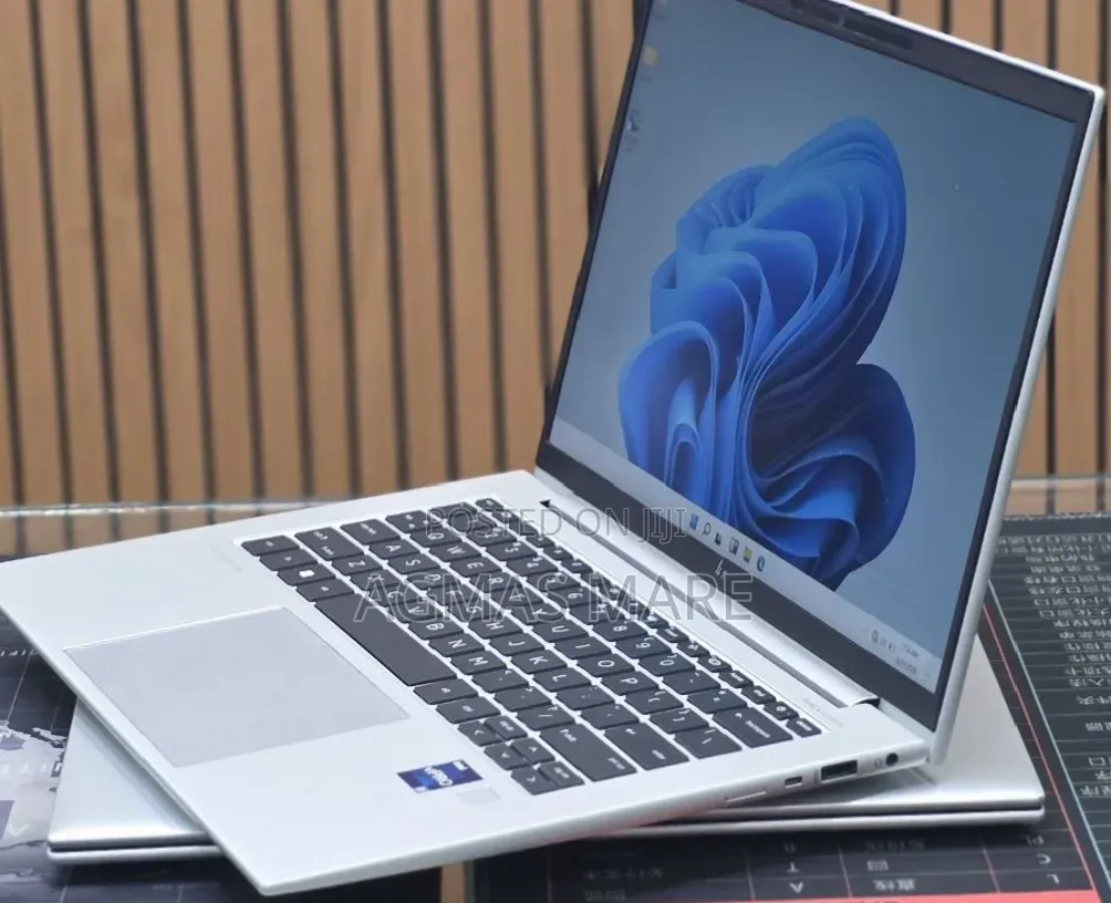 New Laptop HP EliteBook 840 G10 16GB Intel Core i7 SSD 512GB