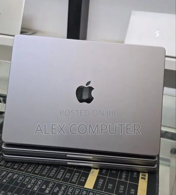 New Laptop Apple MacBook Pro 2021 M1 16GB Apple M1 Pro SSD 512GB