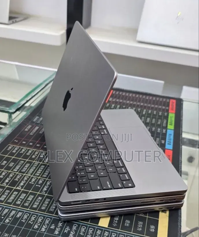 New Laptop Apple MacBook Pro 2021 M1 16GB Apple M1 Pro SSD 512GB