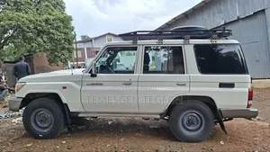 Toyota Land Cruiser 2014 White