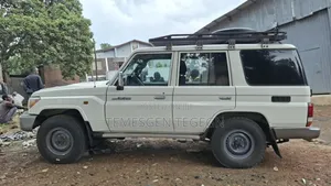 Toyota Land Cruiser 2014 White