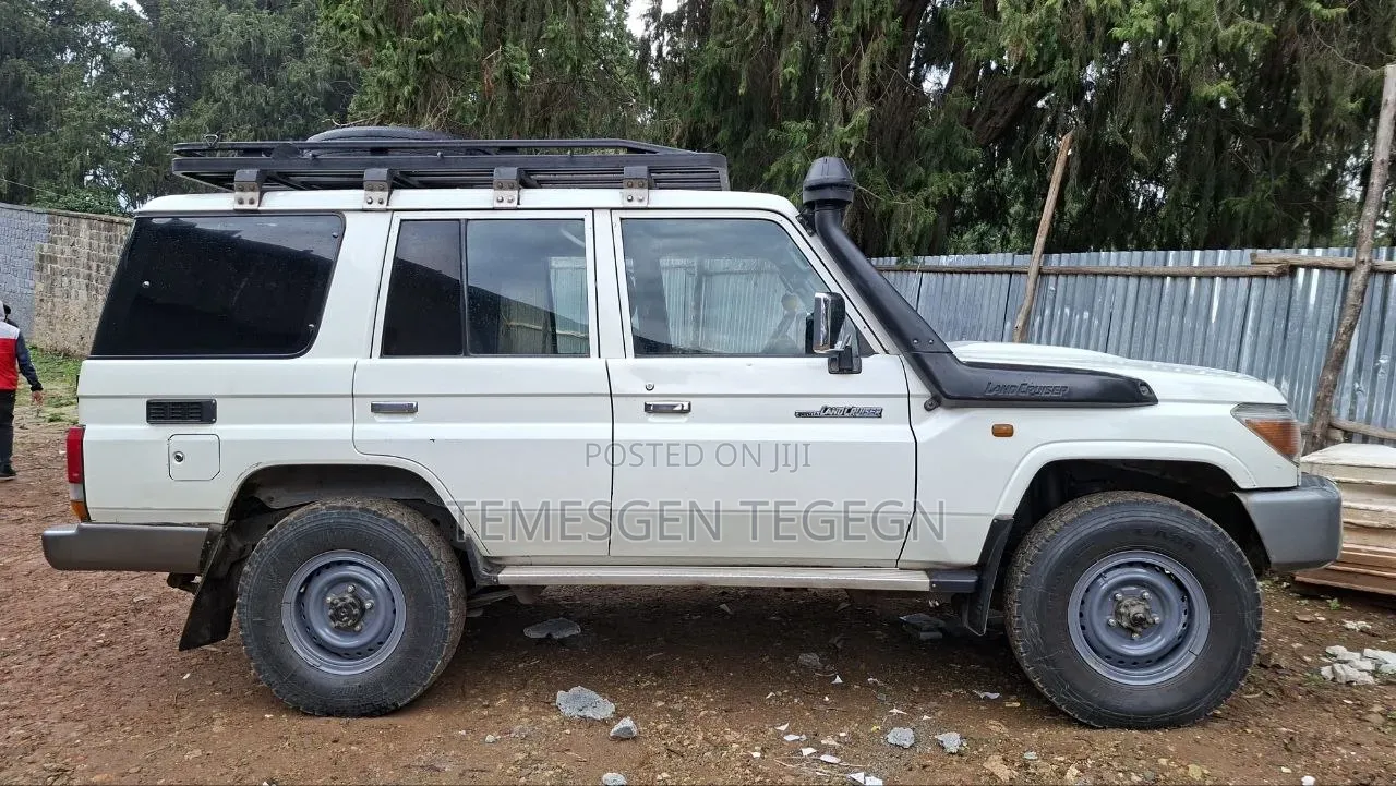 Toyota Land Cruiser 2014 White