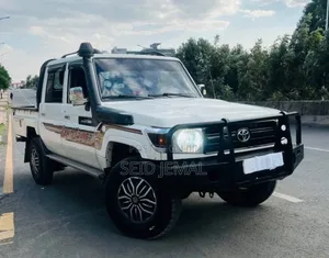 Toyota Hilux 2020 White