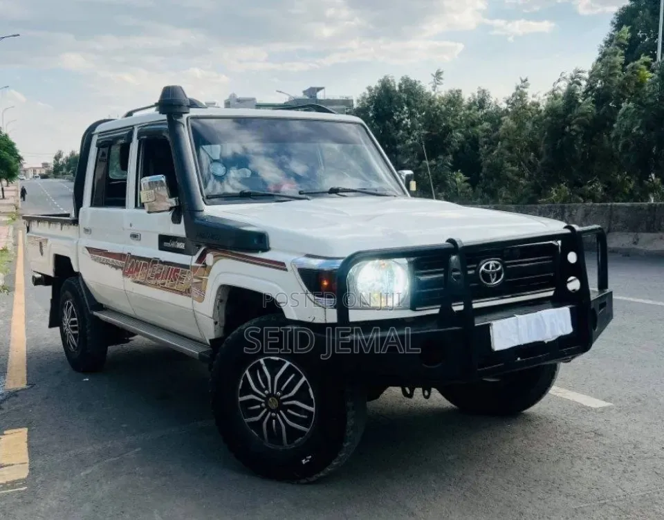 Toyota Hilux 2020 White