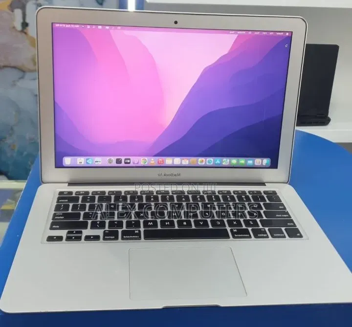 New Laptop Apple MacBook Air 2017 8GB Intel Core i7 SSD 128GB