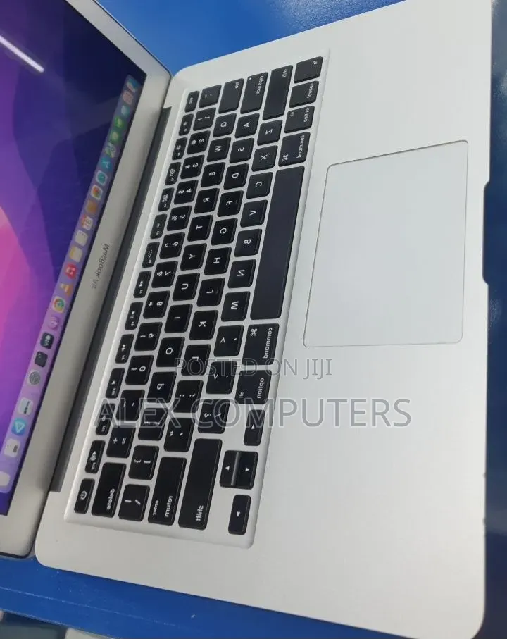 New Laptop Apple MacBook Air 2017 8GB Intel Core i7 SSD 128GB