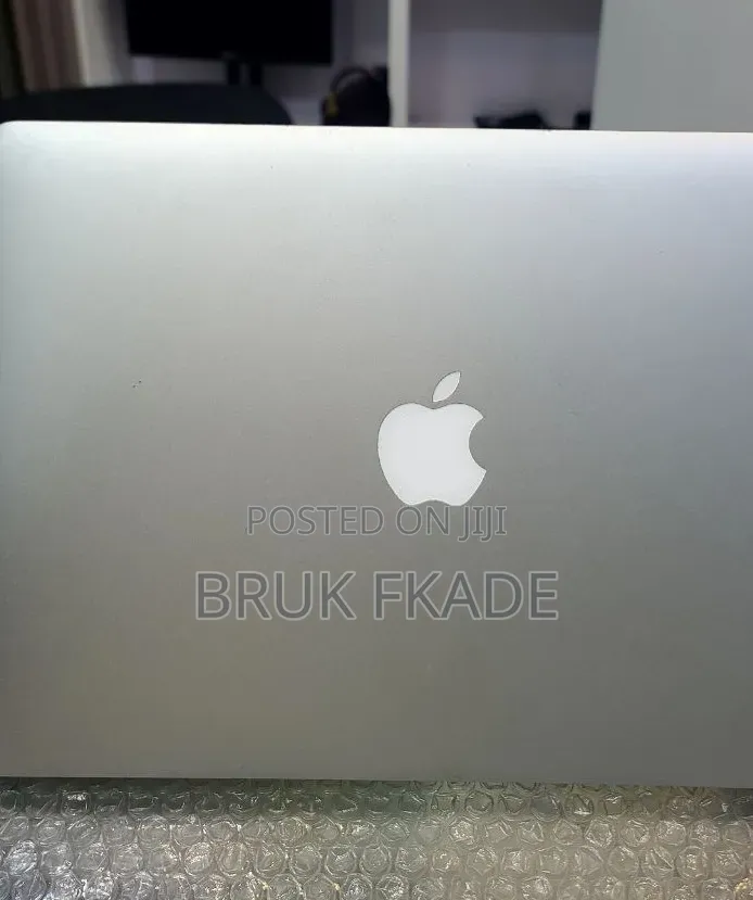 New Laptop Apple MacBook 2017 8GB Intel Core i7 SSD 256GB