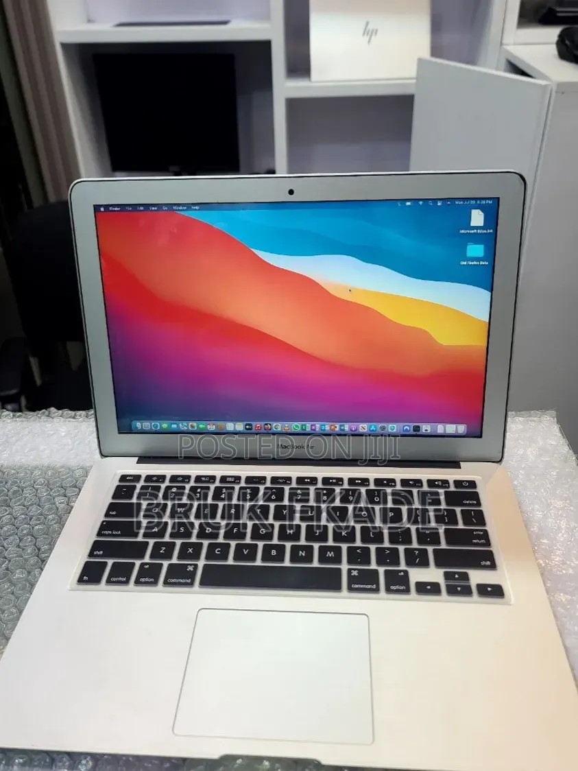 New Laptop Apple MacBook 2017 8GB Intel Core i7 SSD 256GB