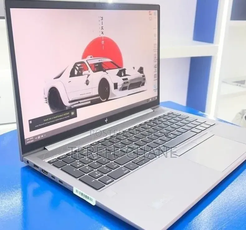 New Laptop HP ZBook Firefly G8 16GB Intel Core i7 SSD 512GB
