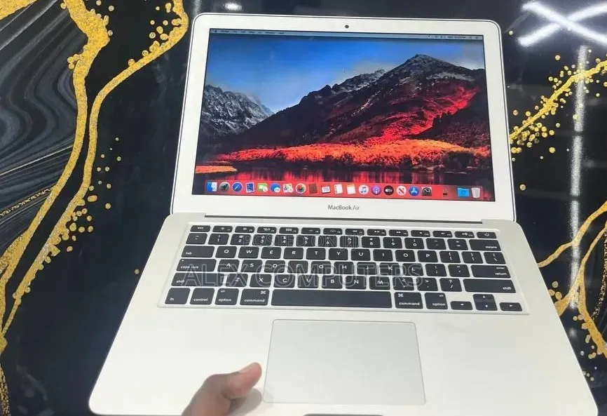 New Laptop Apple MacBook Air 2017 8GB Intel Core i5 SSD 128GB