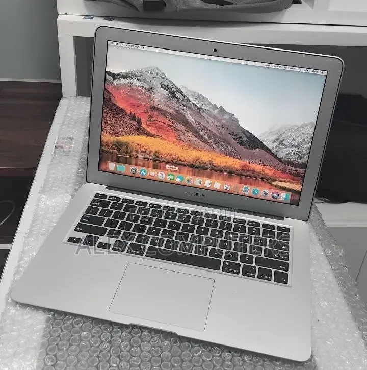 New Laptop Apple MacBook Air 2017 8GB Intel Core i5 SSD 128GB