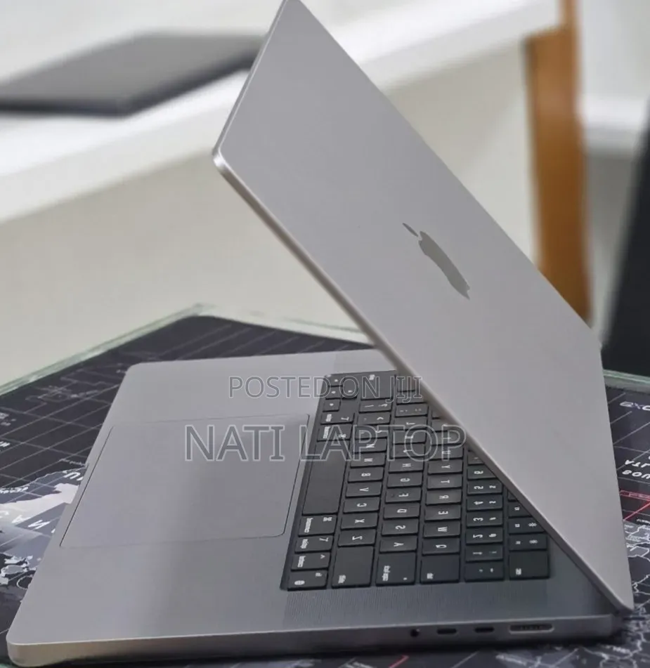 New Laptop Apple MacBook Pro 2023 M2 16GB Apple M2 SSD 512GB