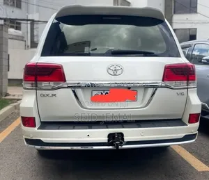 Toyota Land Cruiser 2010 Off white