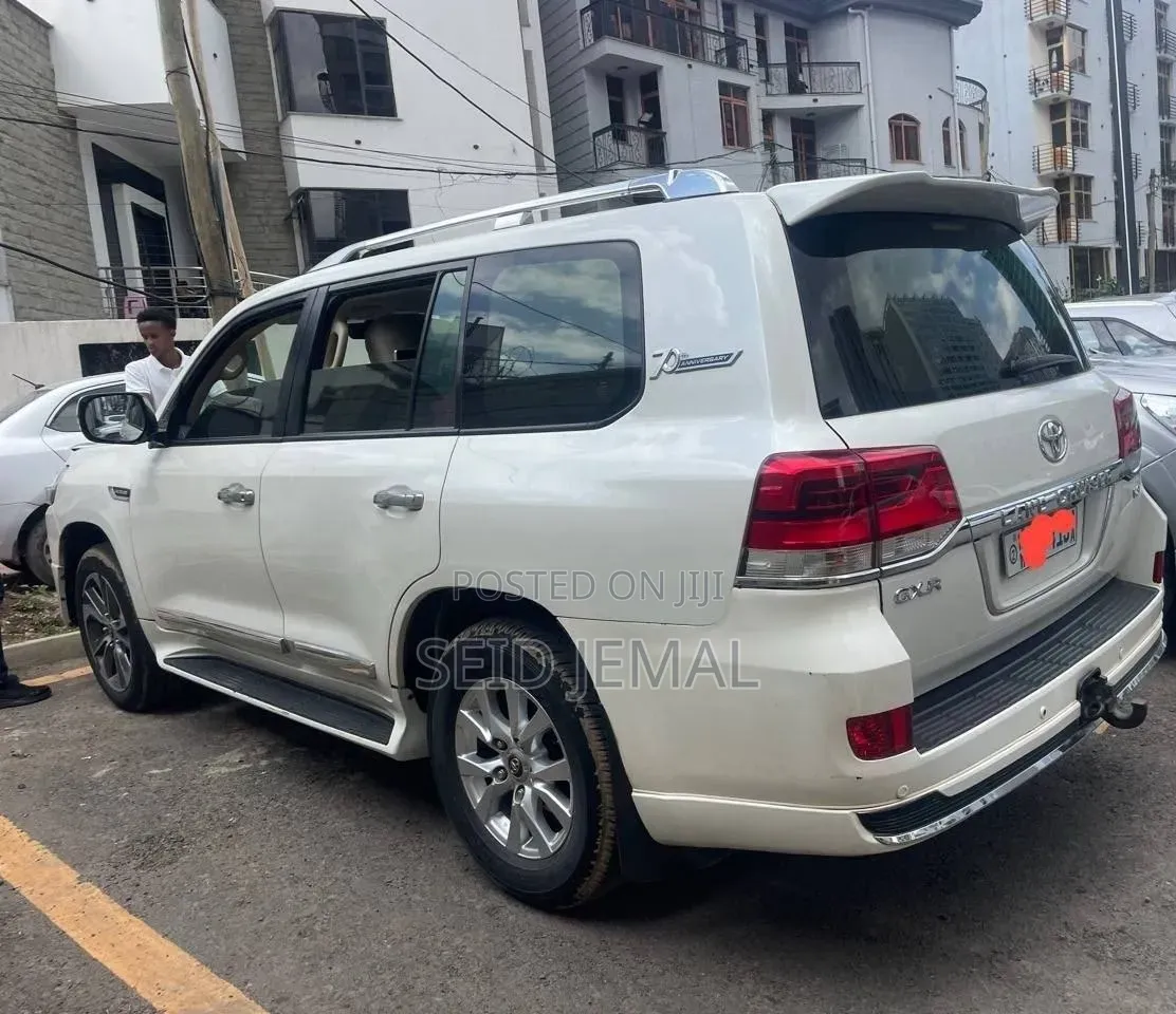 Toyota Land Cruiser 2010 Off white