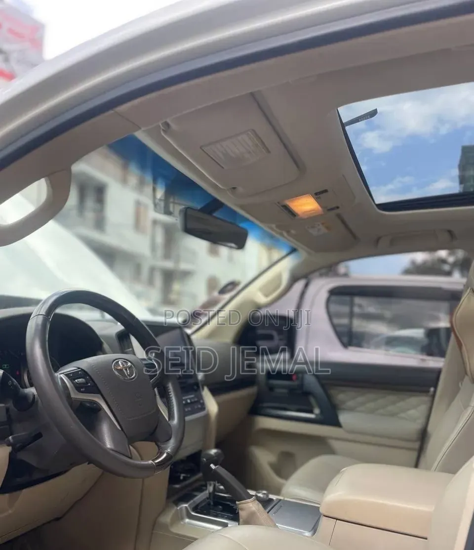 Toyota Land Cruiser 2010 Off white