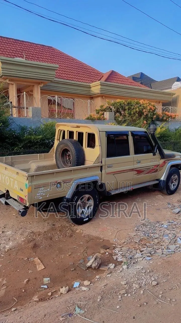 Toyota Land Cruiser 2019 Blue