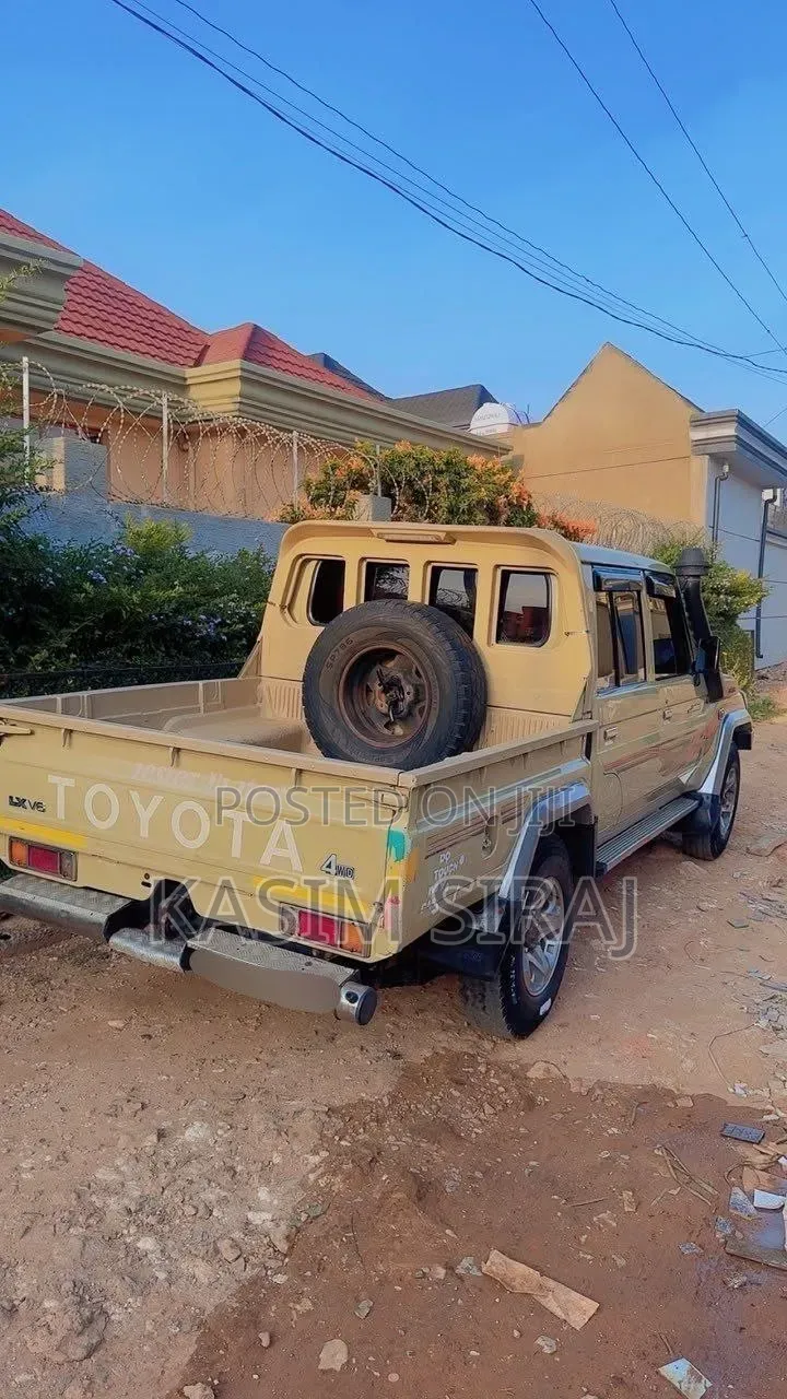Toyota Land Cruiser 2019 Blue