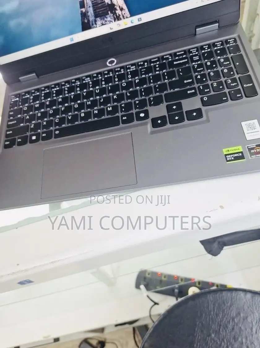 New Laptop Lenovo LOQ 15ARP9 16GB AMD Ryzen 5 SSD 512GB