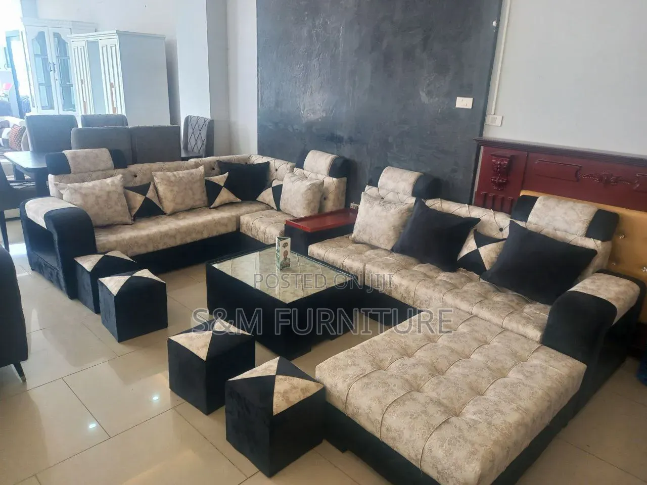 Operative U Shape Sofa With Durability. ሶፋ
