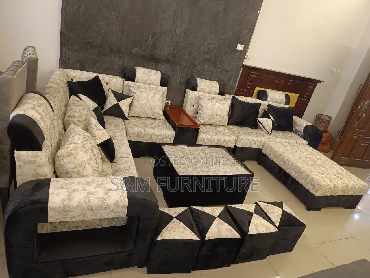 Operative U Shape Sofa With Durability. ሶፋ