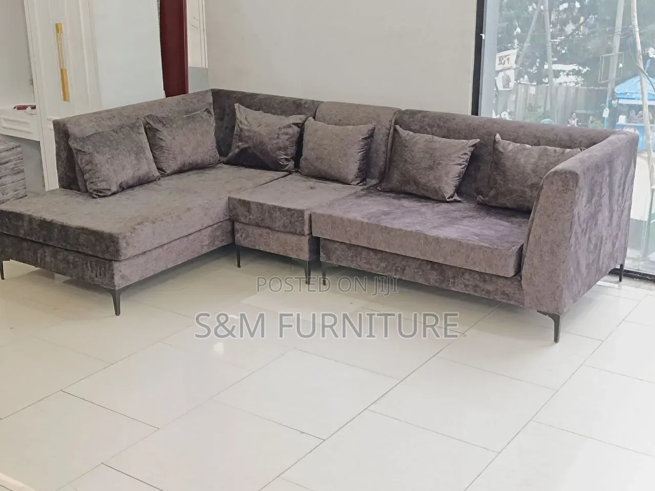 Modest L Shape Sofa With Durability. ሶፋ