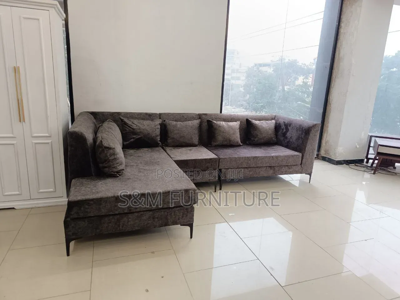 Modest L Shape Sofa With Durability. ሶፋ