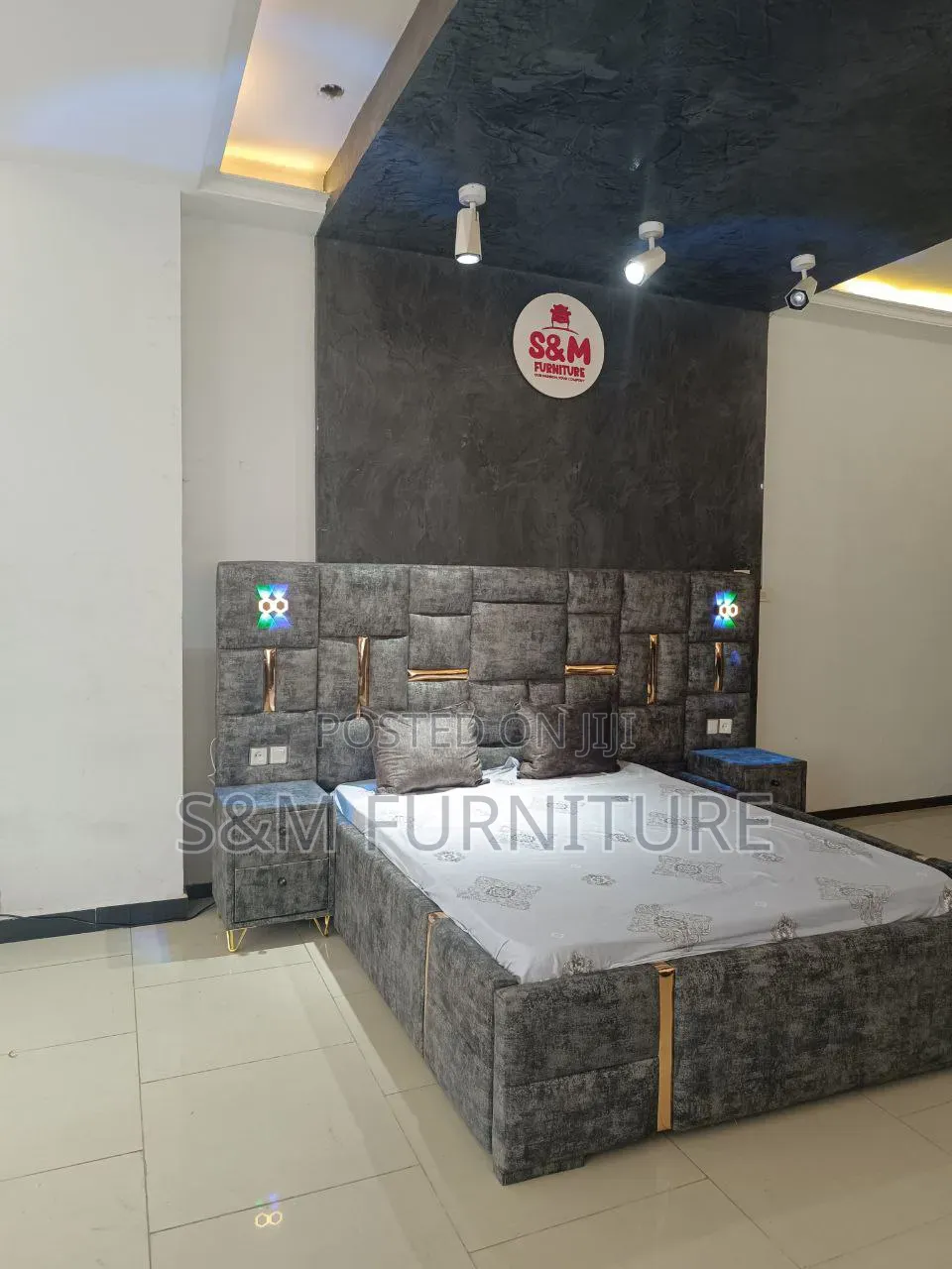 Dynamic 1.80 Meter Bed With Functionality. አልጋ