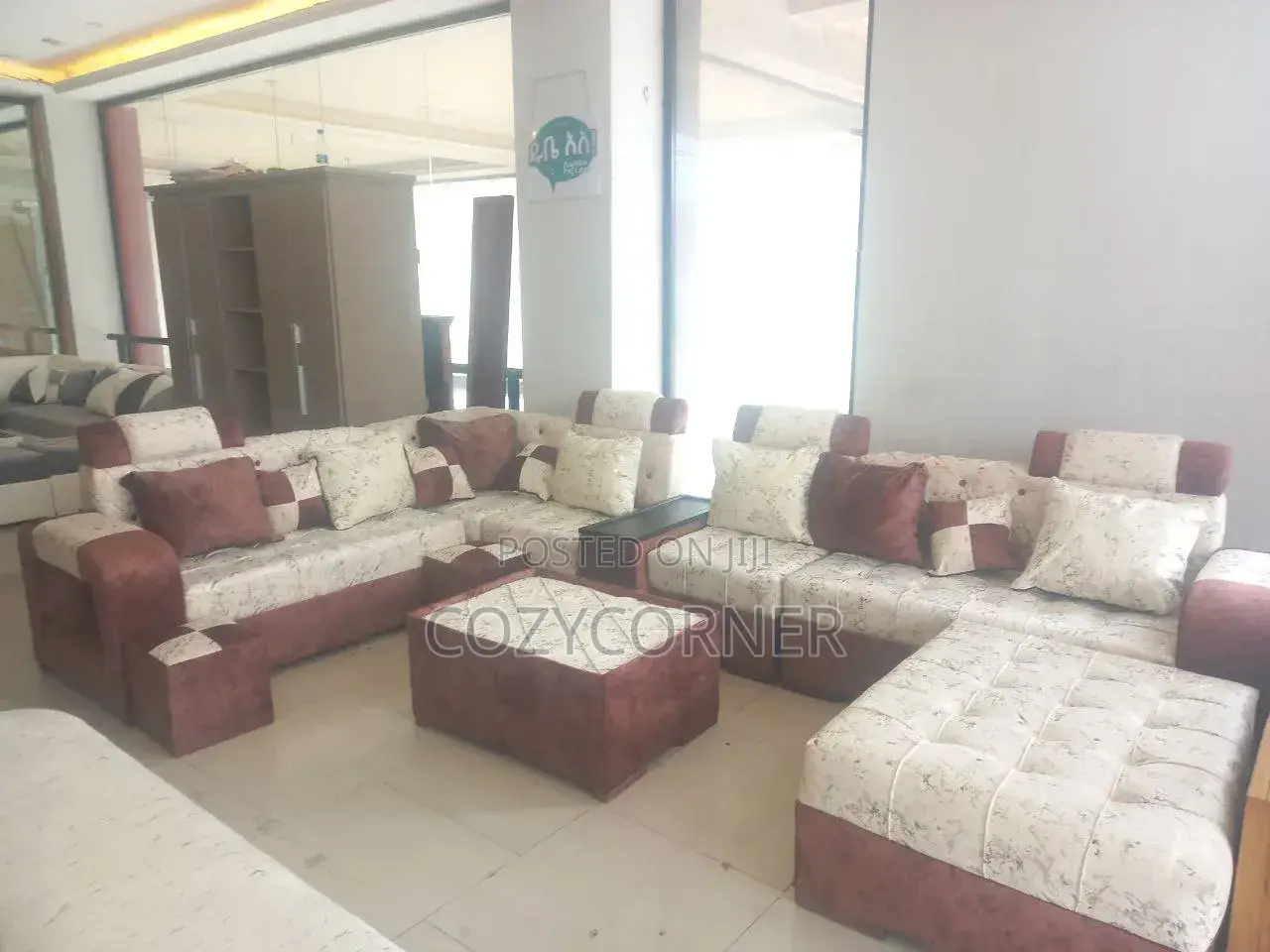 Elegant U Shape Sofa. ሶፋ