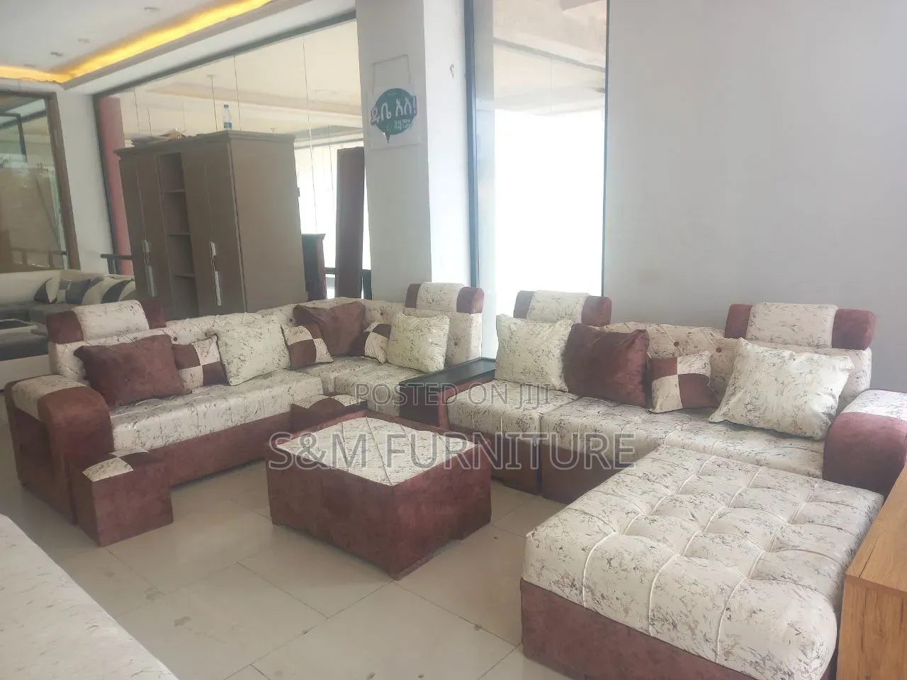 Elegant U Shape Sofa. ሶፋ