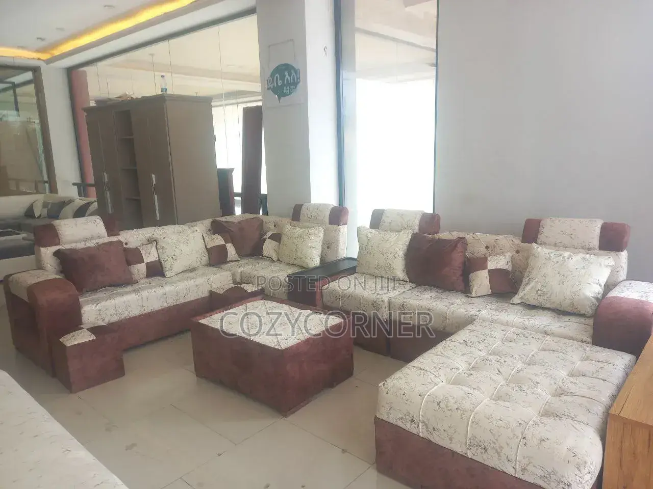 Elegant U Shape Sofa. ሶፋ
