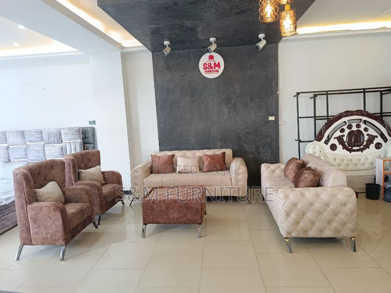 Modish 7 Seater Sectional Sofa. ሶፋ
