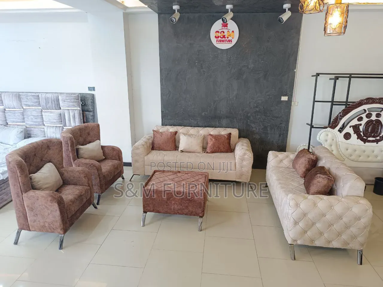 Modish 7 Seater Sectional Sofa. ሶፋ