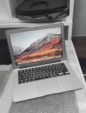 New Laptop Apple MacBook Air 2017 8GB Intel Core i5 SSD 128GB