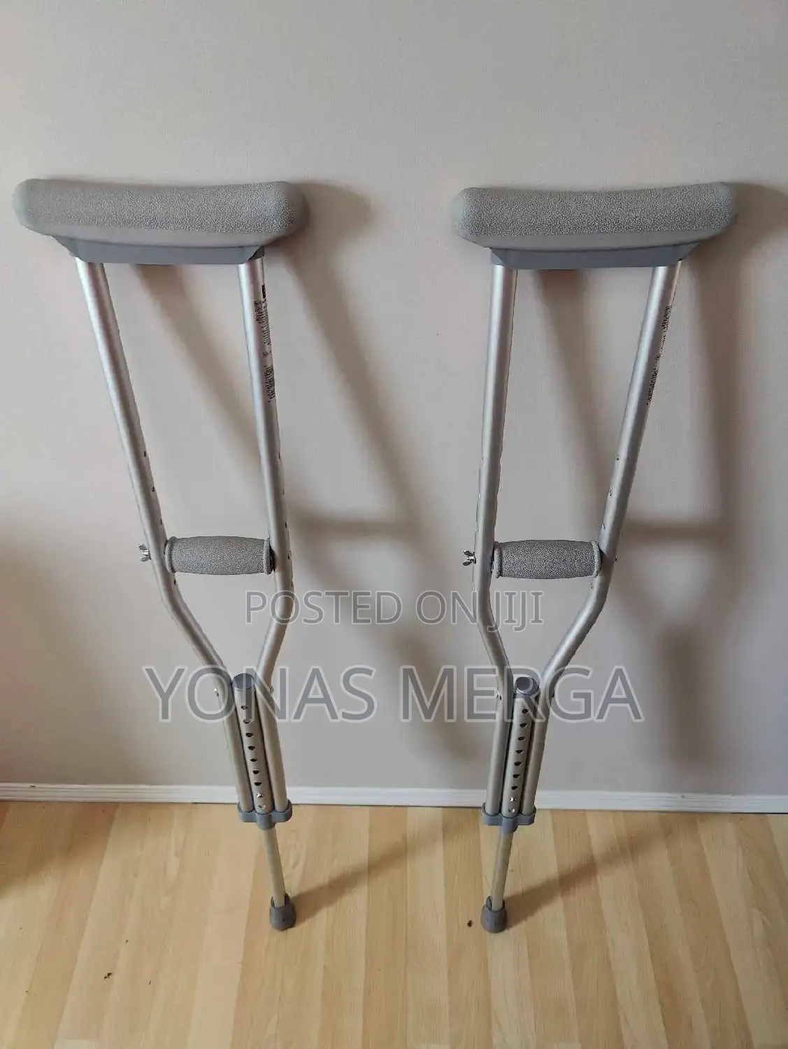 Underarm Crutches臨串both Lightweight & Very Strong. A Superior-Quality