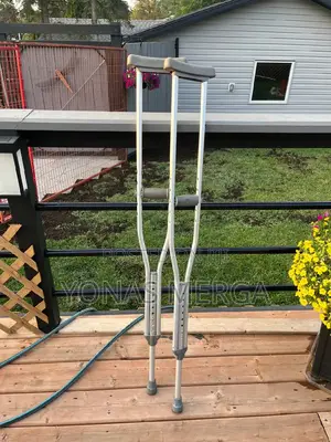Underarm Crutches=淺crunch品Available in Size Tall 177.5 Cm to 198 Cm
