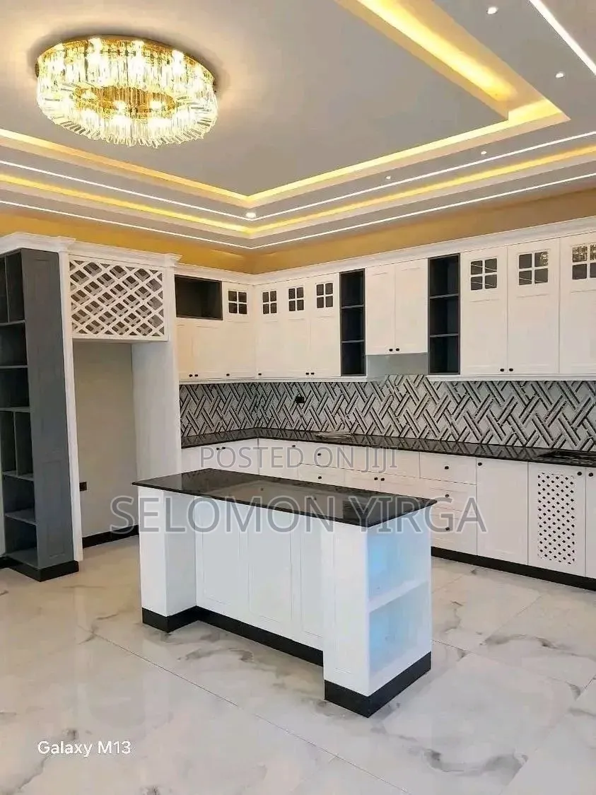 7bdrm House in Adis Ababa, Bole for sale