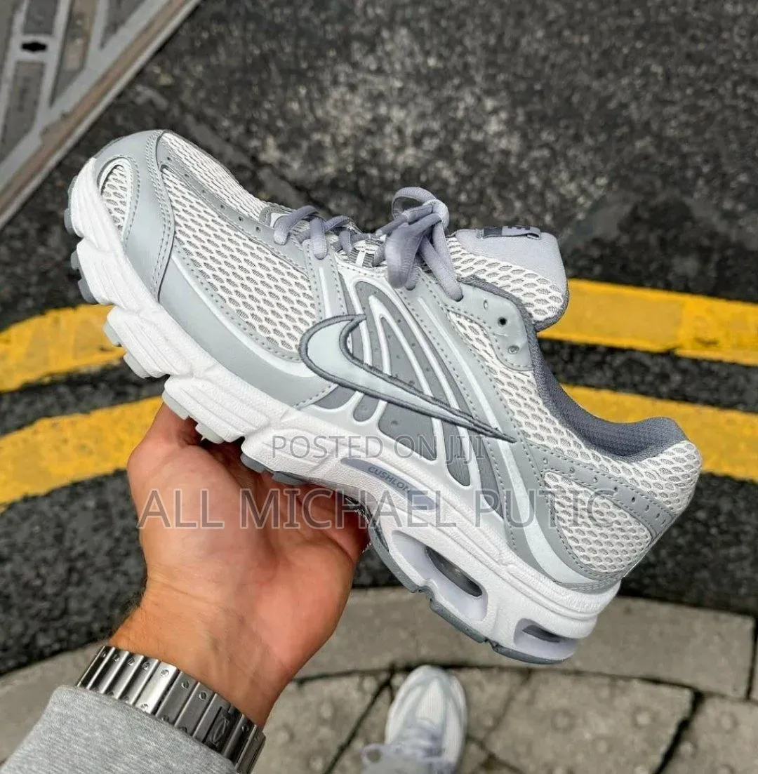 Nike Airmax Moto 2K Shoes