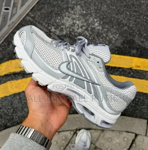 Nike Airmax Moto 2K Shoes