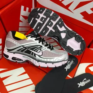 Nike Airmax Moto 2K Shoes