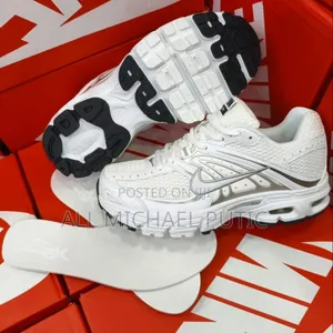Nike Airmax Moto 2K Shoes