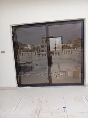 ቡኒ ኖርማል መስታወት