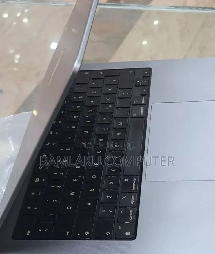 New Laptop Apple MacBook Pro 2021 M1 32GB Apple M1 Pro SSD 1T