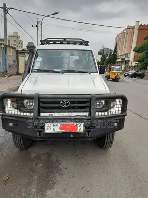 Toyota Land Cruiser 2005 White