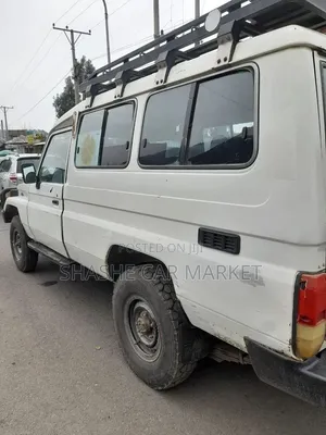 Toyota Land Cruiser 2005 White