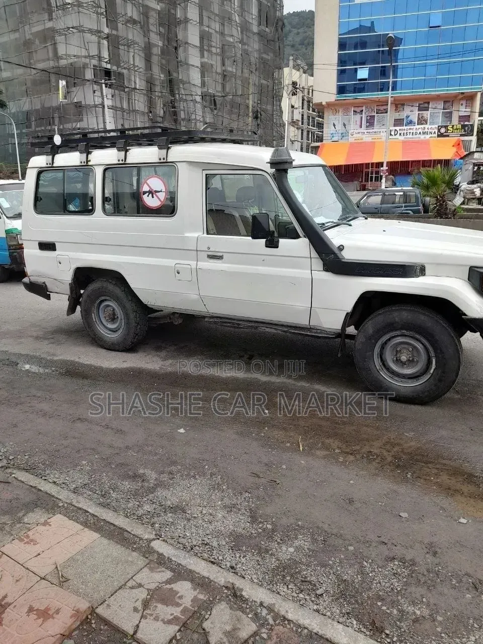 Toyota Land Cruiser 2005 White