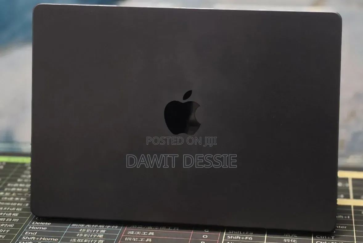 New Laptop Apple MacBook Pro 2024 M4 16GB Apple M4 Pro SSD 512GB