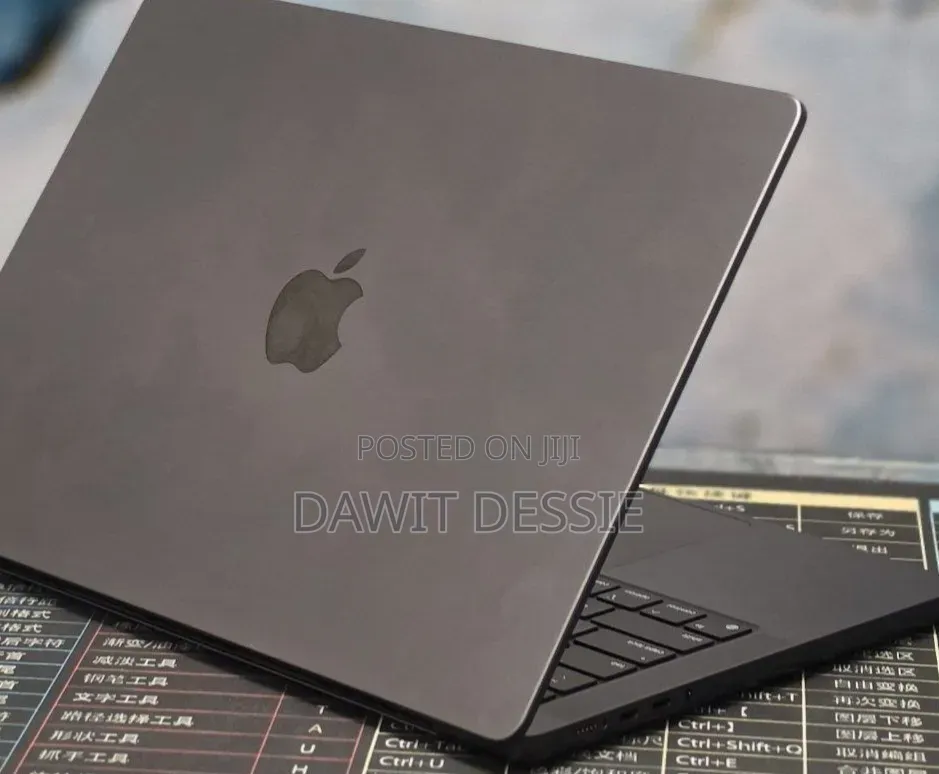 New Laptop Apple MacBook Pro 2024 M4 16GB Apple M4 Pro SSD 512GB